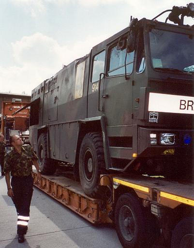 2000-08 MAC met schade.jpg